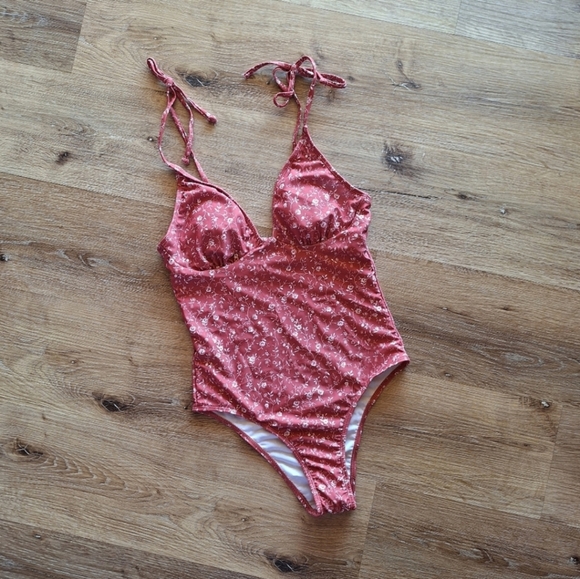 Cute Floral one piece - Picture 4 of 13